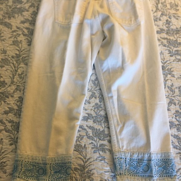Gap Capri Button Front Denim White with Blue Embordered Cuffs size 16 - Picture 1 of 8